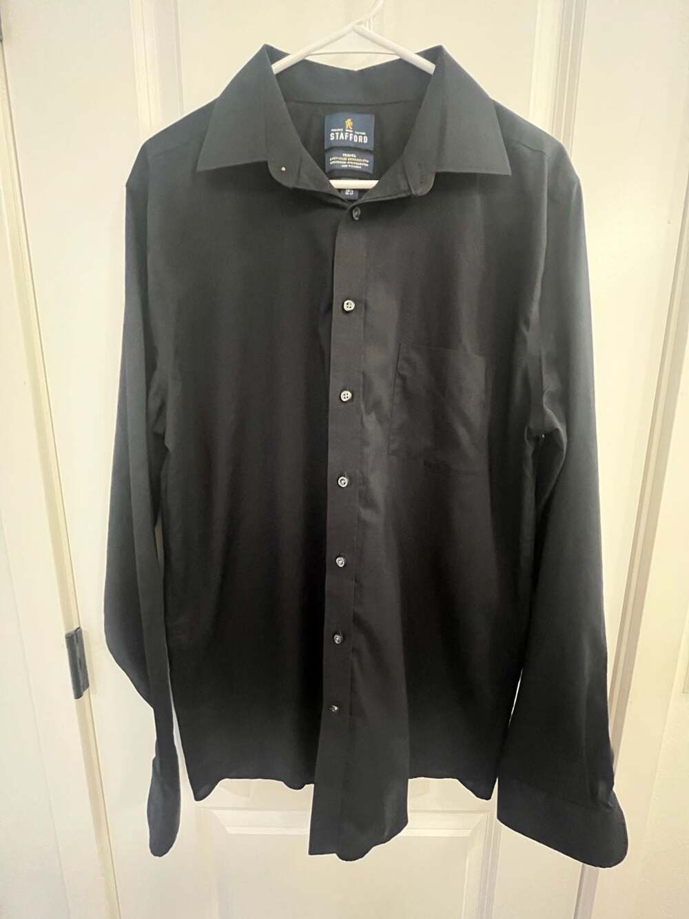 Stafford Men's Fitted Travel Easy-Care Broadcloth Dress Shirt